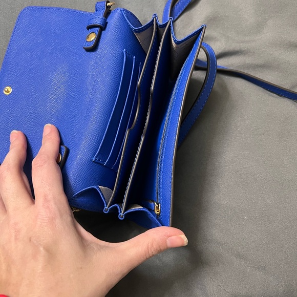 Michael Kors crossbody purse - Picture 3 of 8